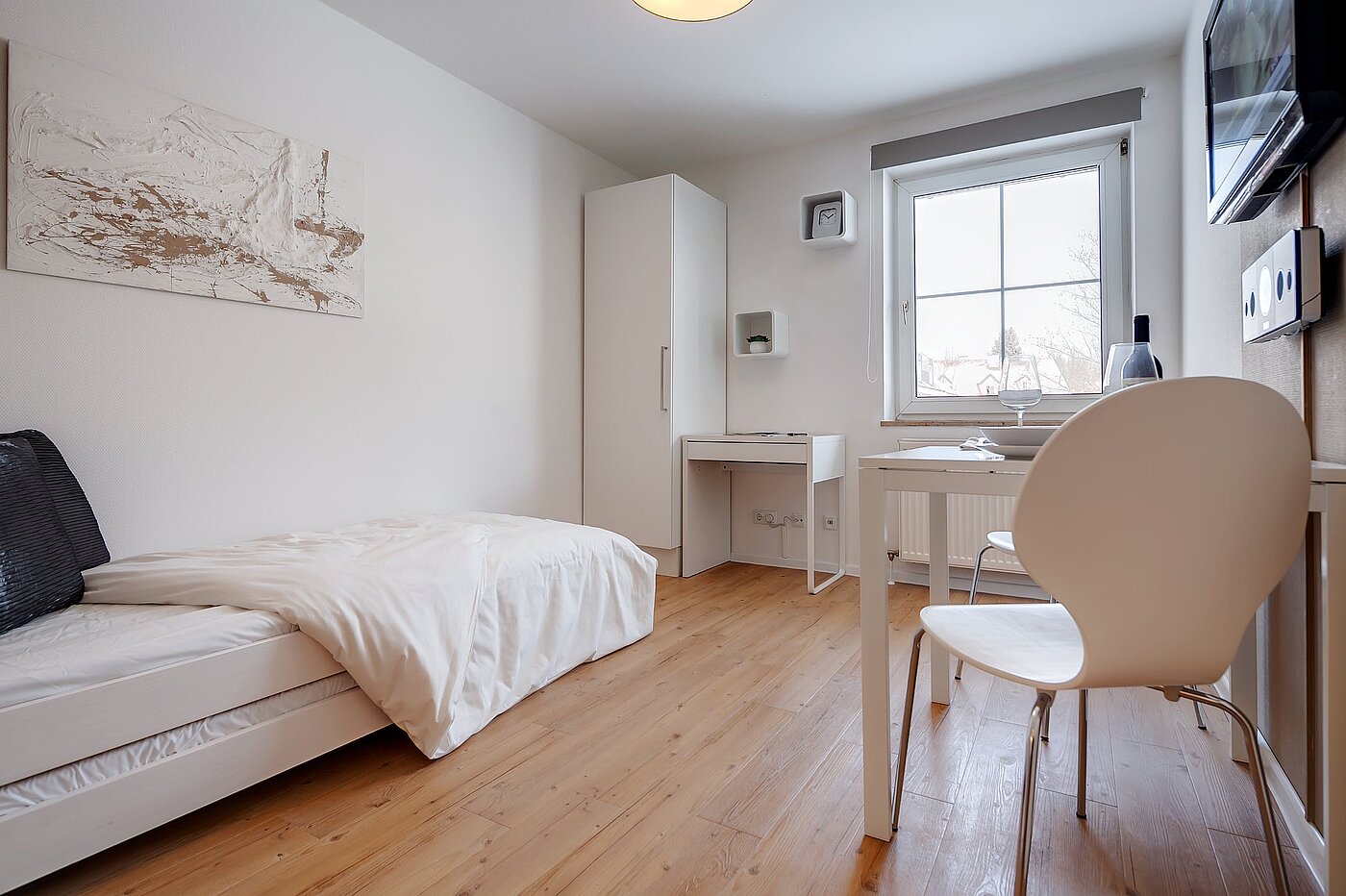 Apartment with 1 room | München-Trudering | 2011ML4 | Schlafraum mit Schreibtisch...