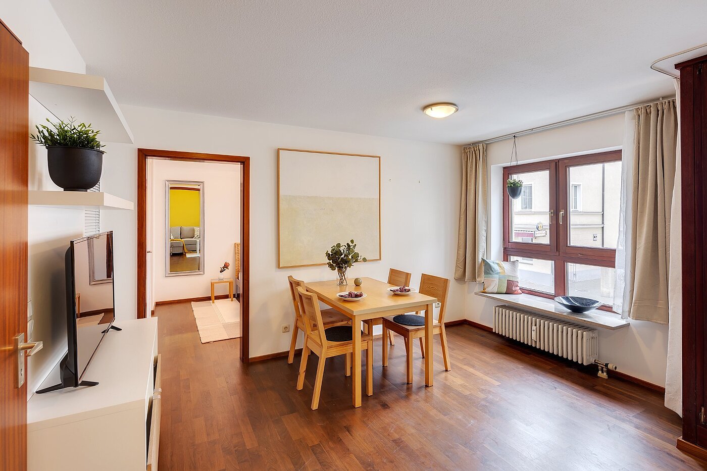 Apartment with 2 room | München-Neuhausen | 2012ML5 | Gemütliche Essecke und...