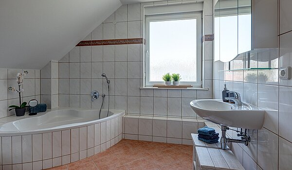 Apartment with 5 room | München-Aubing | 1804ML3 | Eckbadewanne