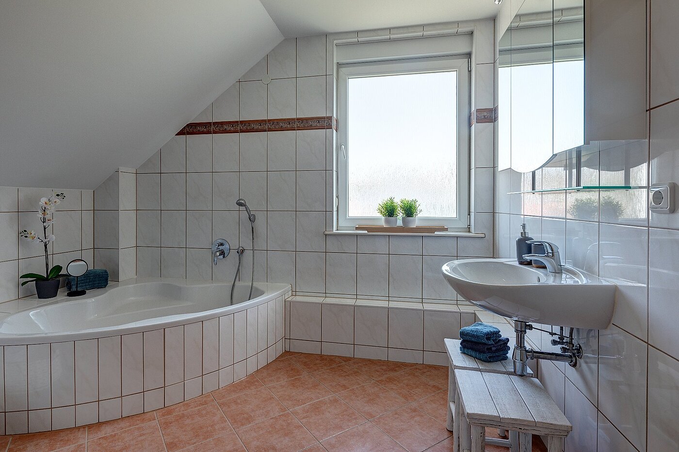 Apartment with 5 room | München-Aubing | 1804ML3 | Eckbadewanne
