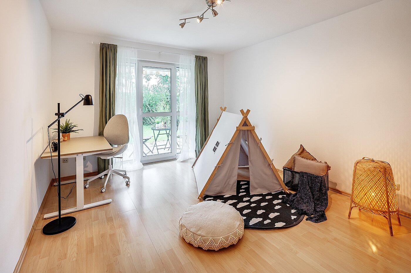 Apartment with 3 room | München-Hasenbergl | 2105ML10 | ... zum Garten