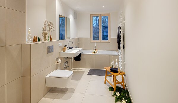 Terrassenwohnung with 3 room | München-Harlaching | 70371 | Großes Bad mit...