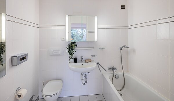 Apartment with 3.5 room | München-Bogenhausen | 70305 | Bad en Suite