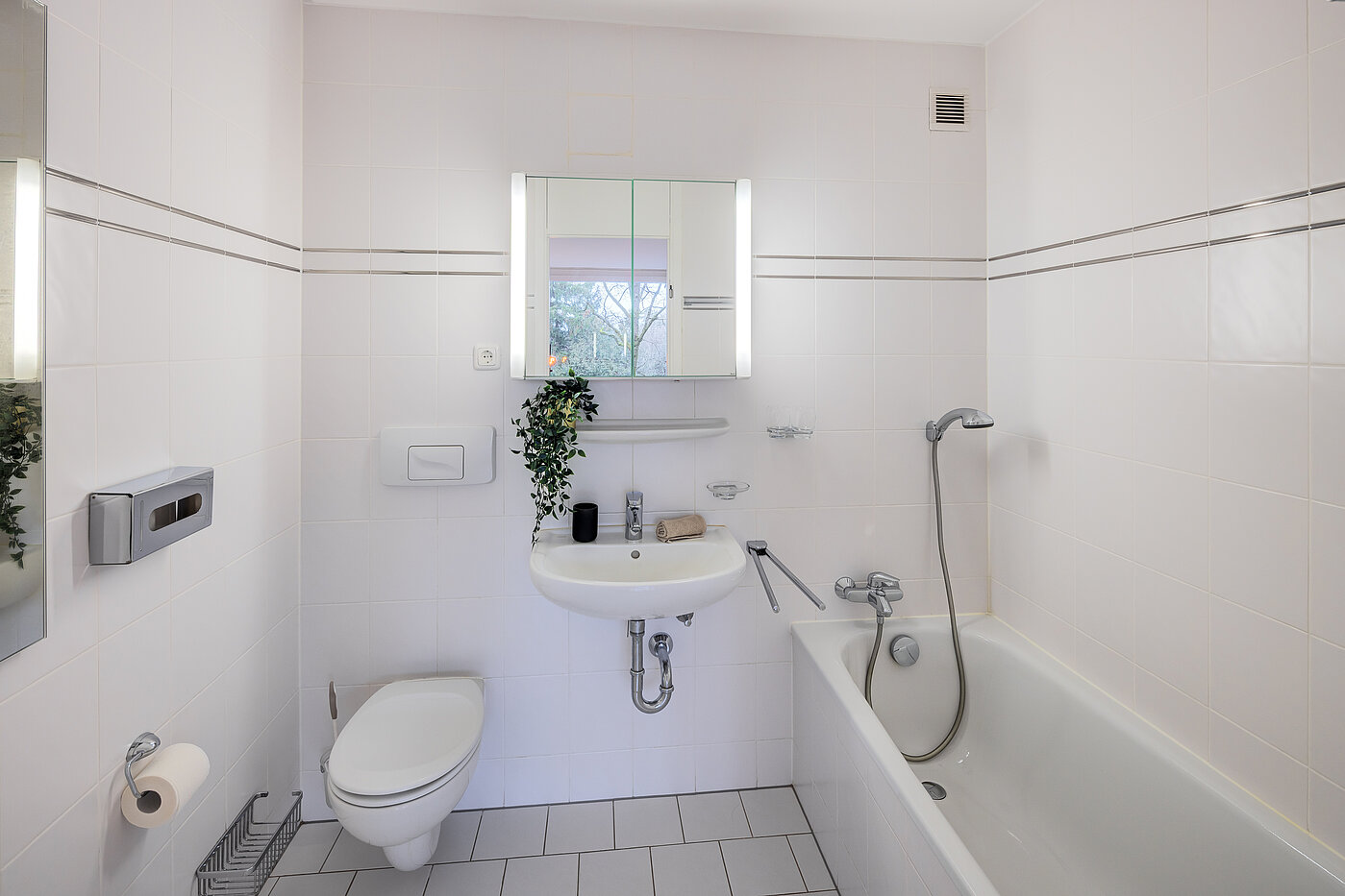 Apartment with 3.5 room | München-Bogenhausen | 70305 | Bad en Suite