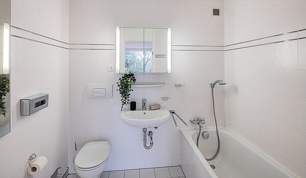 Apartment with 3.5 room | München-Bogenhausen | 70305 | Bad en Suite