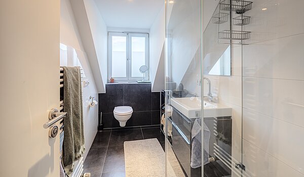 Apartment with 5 room | München-Neuhausen | 70140 | Separates Duschbad