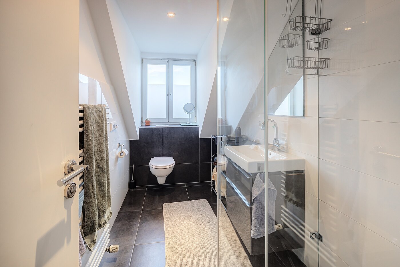 Apartment with 5 room | München-Neuhausen | 70140 | Separates Duschbad