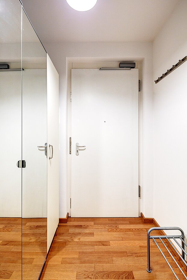 Apartment with 2.5 room | 70020 | Flur Blickrichtung Eingang