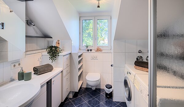 Attic Apartment with 3 room | 70501 | Badezimmer mit