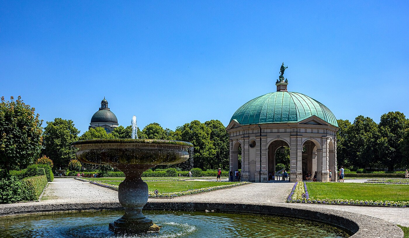 Raised Ground Floor with 2 room | München-Lehel | 2012ML1 | Hofgarten und...