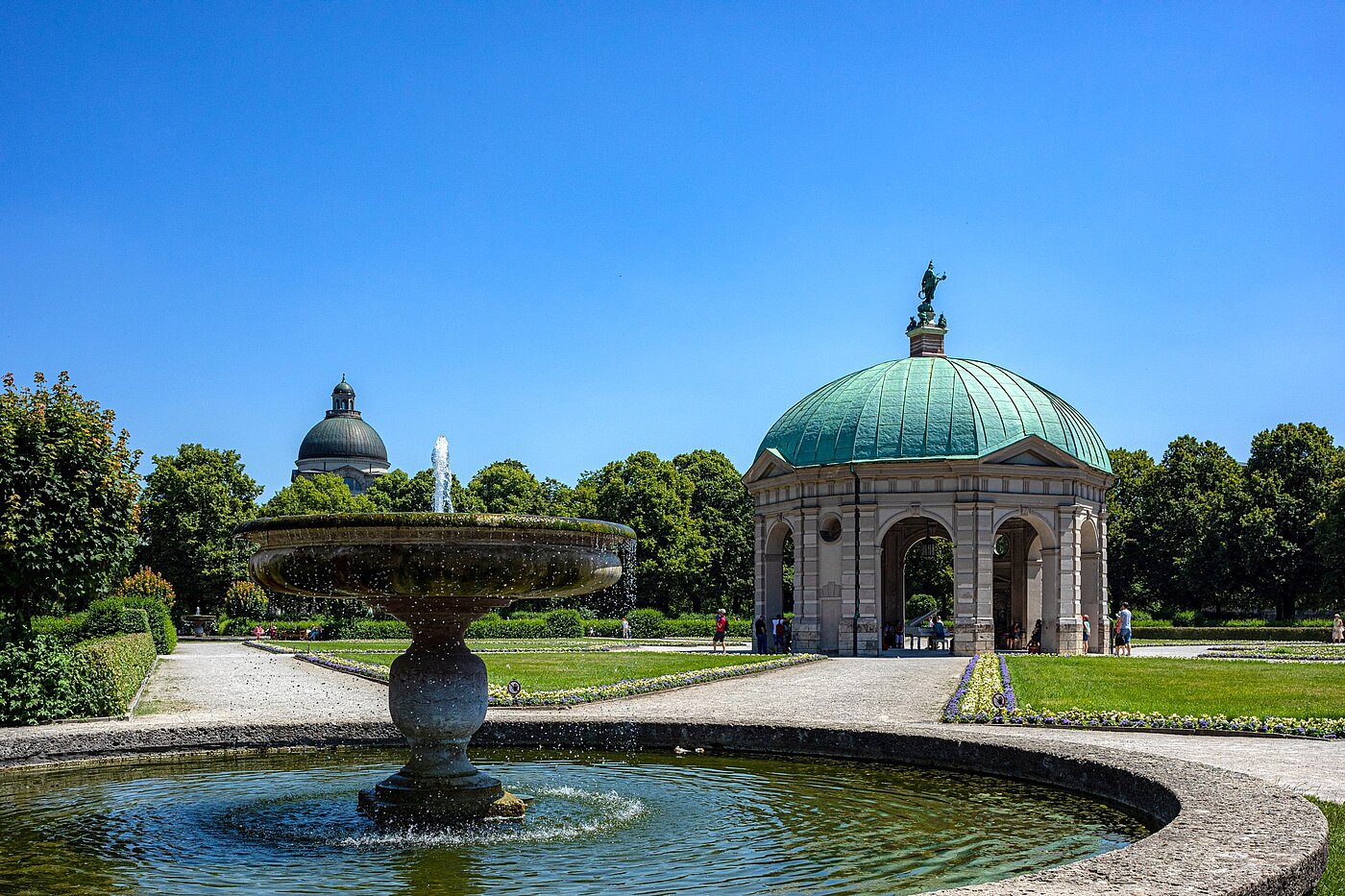 Raised Ground Floor with 2 room | München-Lehel | 2012ML1 | Hofgarten und...