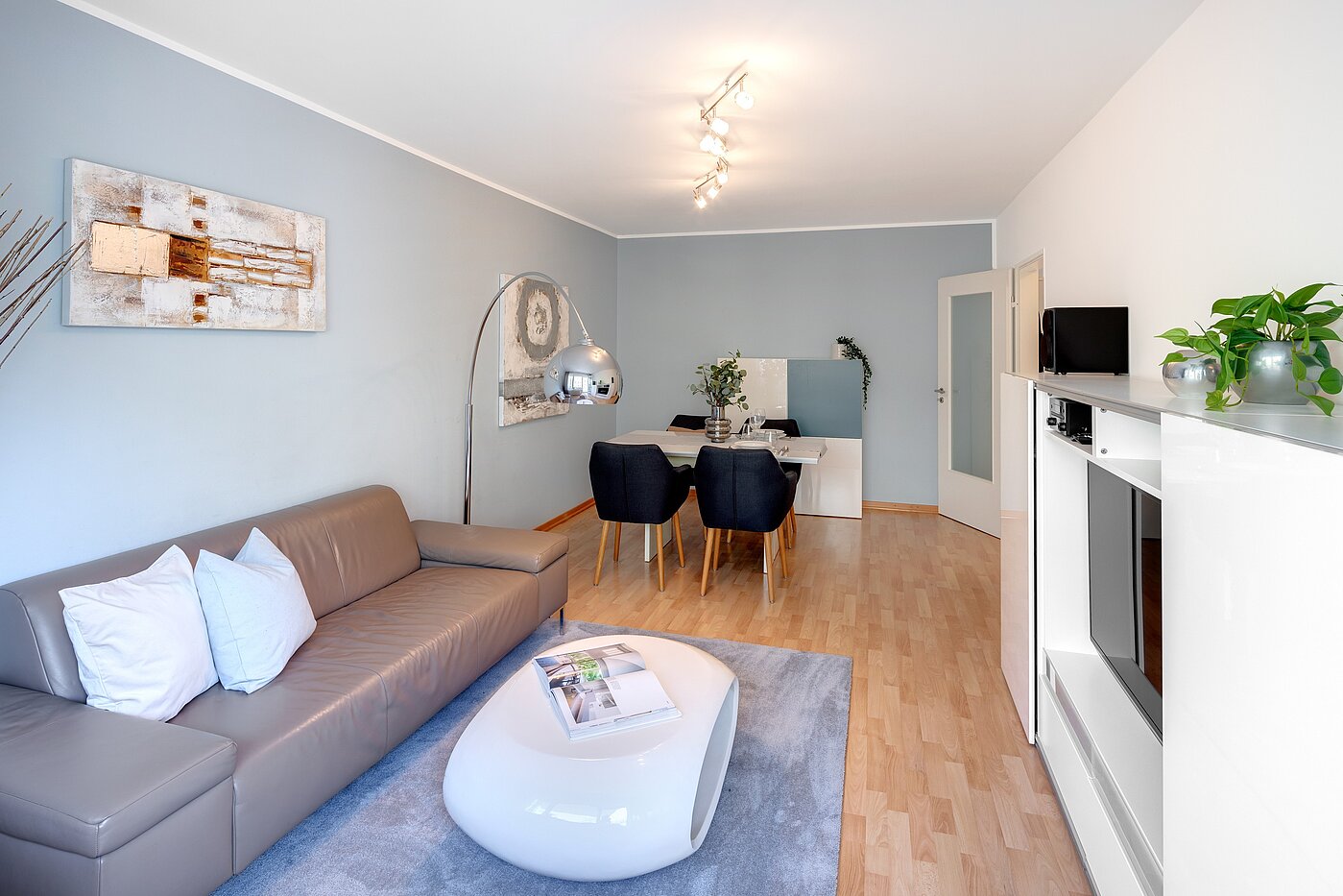 Apartment with 2 room | München-Schwabing | 70013 | ...und Platz zum Essen