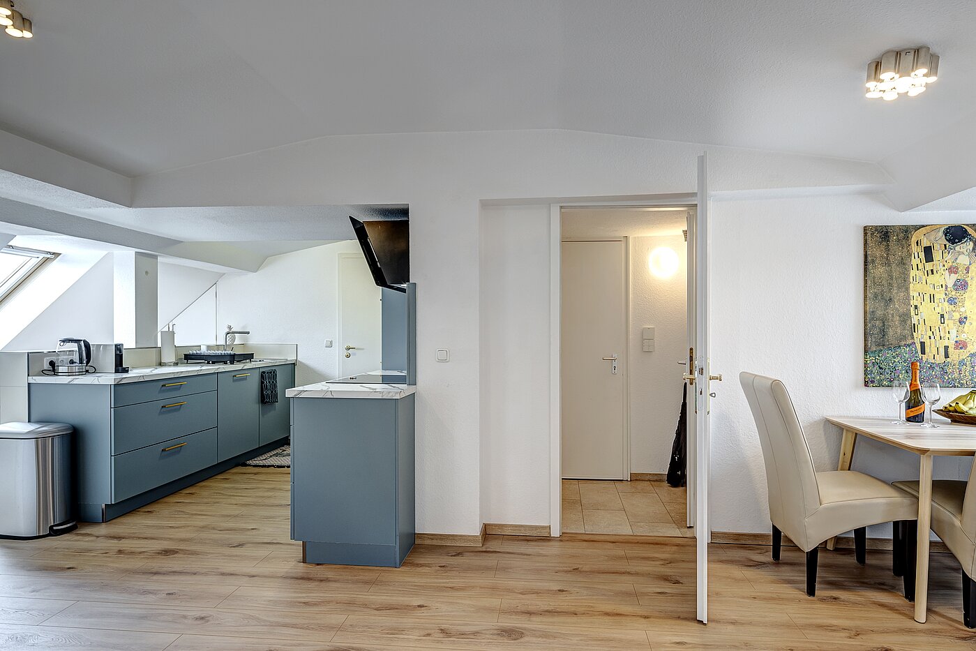 Attic Apartment with 4.5 room | München-Ludwigsvorstadt | 70461 | Wohnen / Essen
