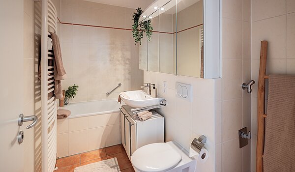 Apartment with 2 room | München-Bogenhausen | 70396 | Badezimmer...