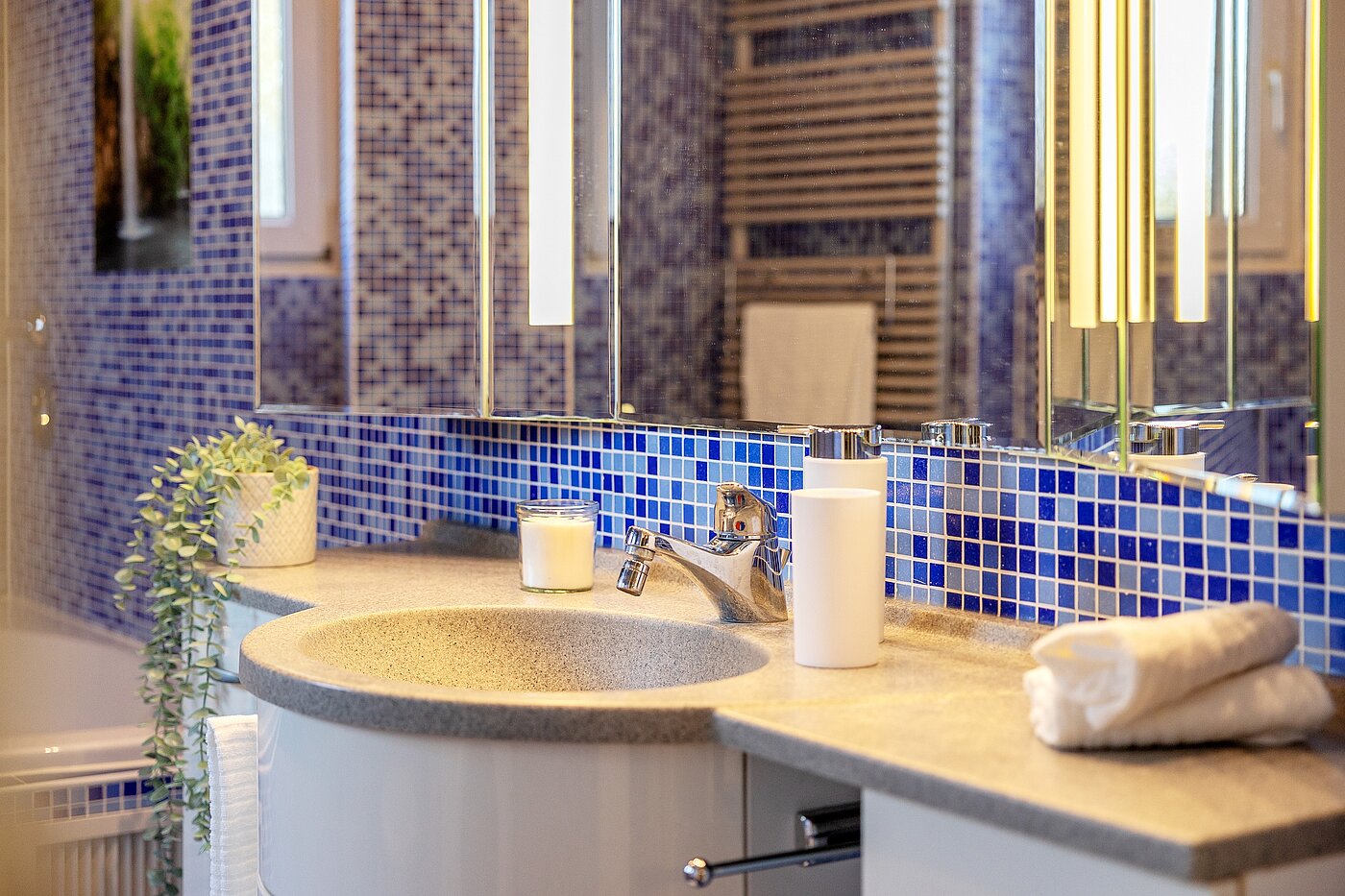 Apartment with 3 room | München-Forstenried | 2204ML1 | Das Bad mit...