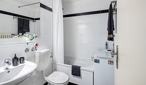 Apartment with 2 room | München-Bogenhausen | 70142 | Bad mit Waschmaschine
