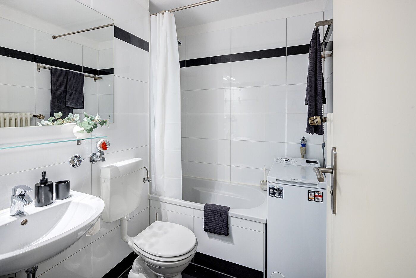 Apartment with 2 room | München-Bogenhausen | 70142 | Bad mit Waschmaschine