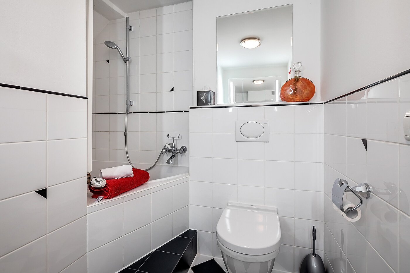 Apartment with 2 room | München-Isarvorstadt | 70089 | Badezimmer mit Wanne