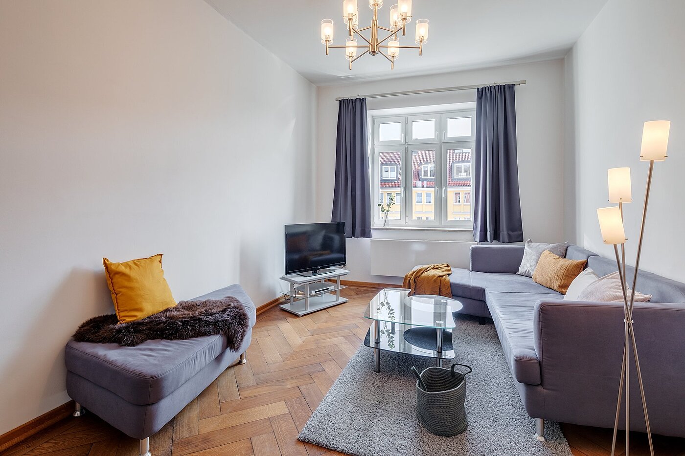 Apartment with 5 room | München-Au | 2009ML3 | Geräumiges Wohnzimmer...