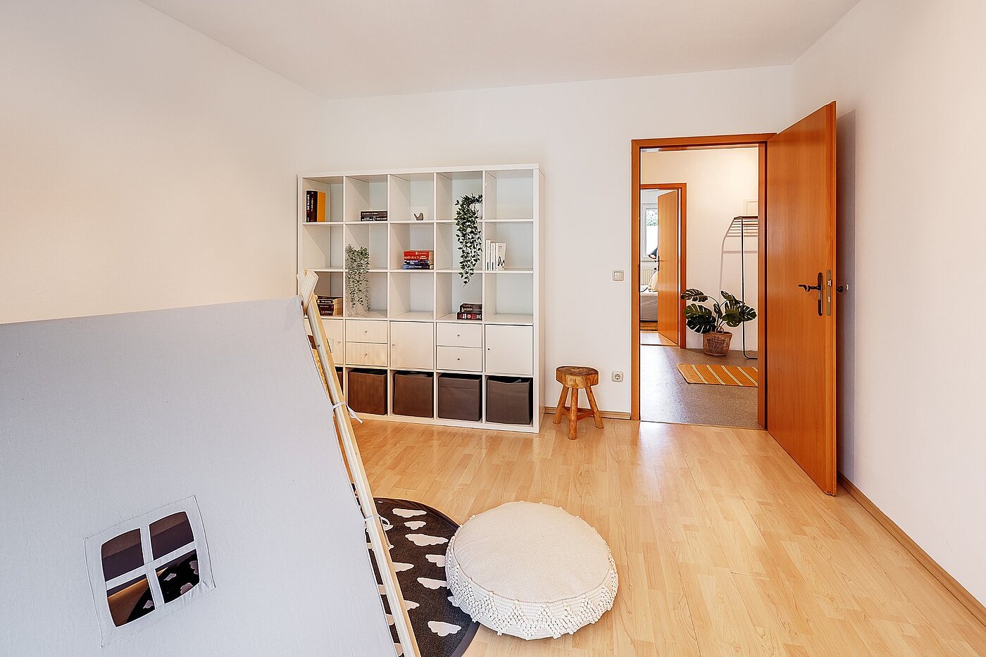 Apartment with 3 room | München-Hasenbergl | 2105ML10 | Kinderzimmer mit Zugang...