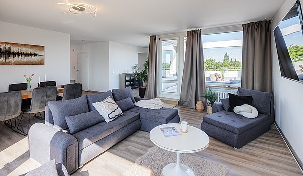 Terrassenwohnung with 3.5 room | München-Berg am Laim | 704511 | Couch