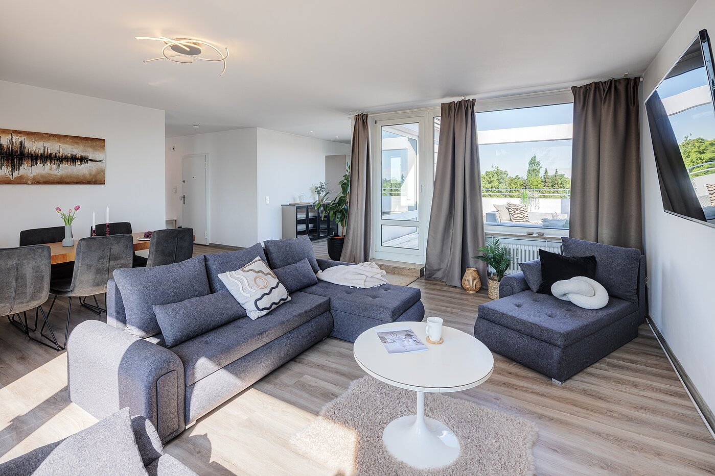 Terrassenwohnung with 3.5 room | München-Berg am Laim | 123456 | Couch