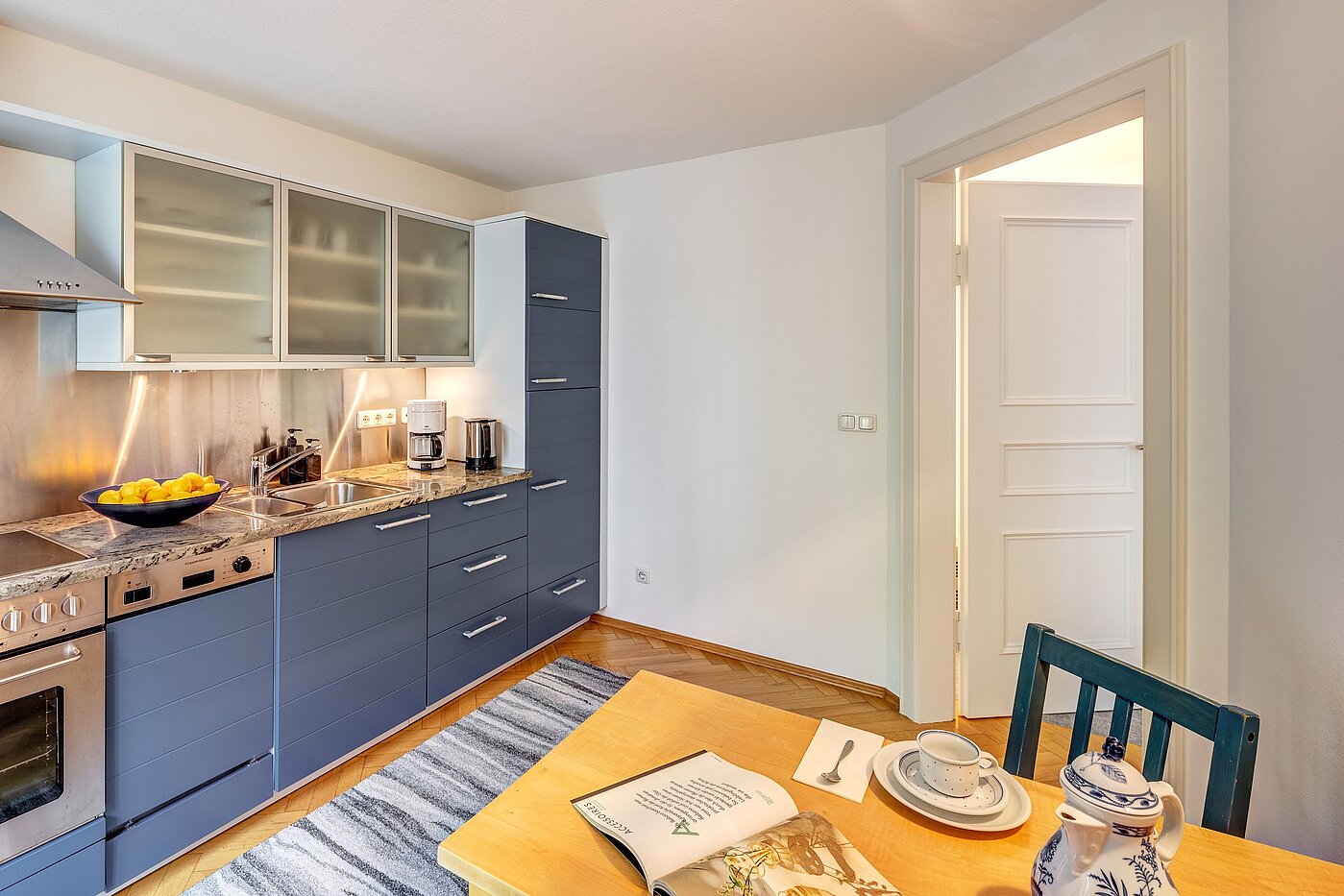 Apartment with 3 room | München-Schwabing | 2212ML1 | ...Einbauküche