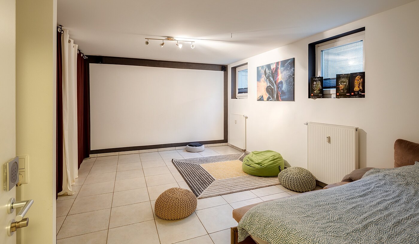 Semi-detached House with 5 room | Unterföhring | 70119 | Großer Hobbyraum...