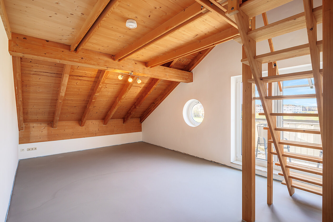 Attic Apartment with 2 room | 70314 | Wohnen