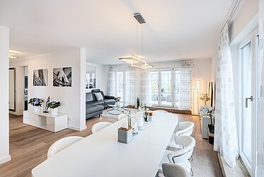 Riem: Stunning Views - Gorgeous 3-Bedroom Penthouse Apartment with a Rooftop Terrace
