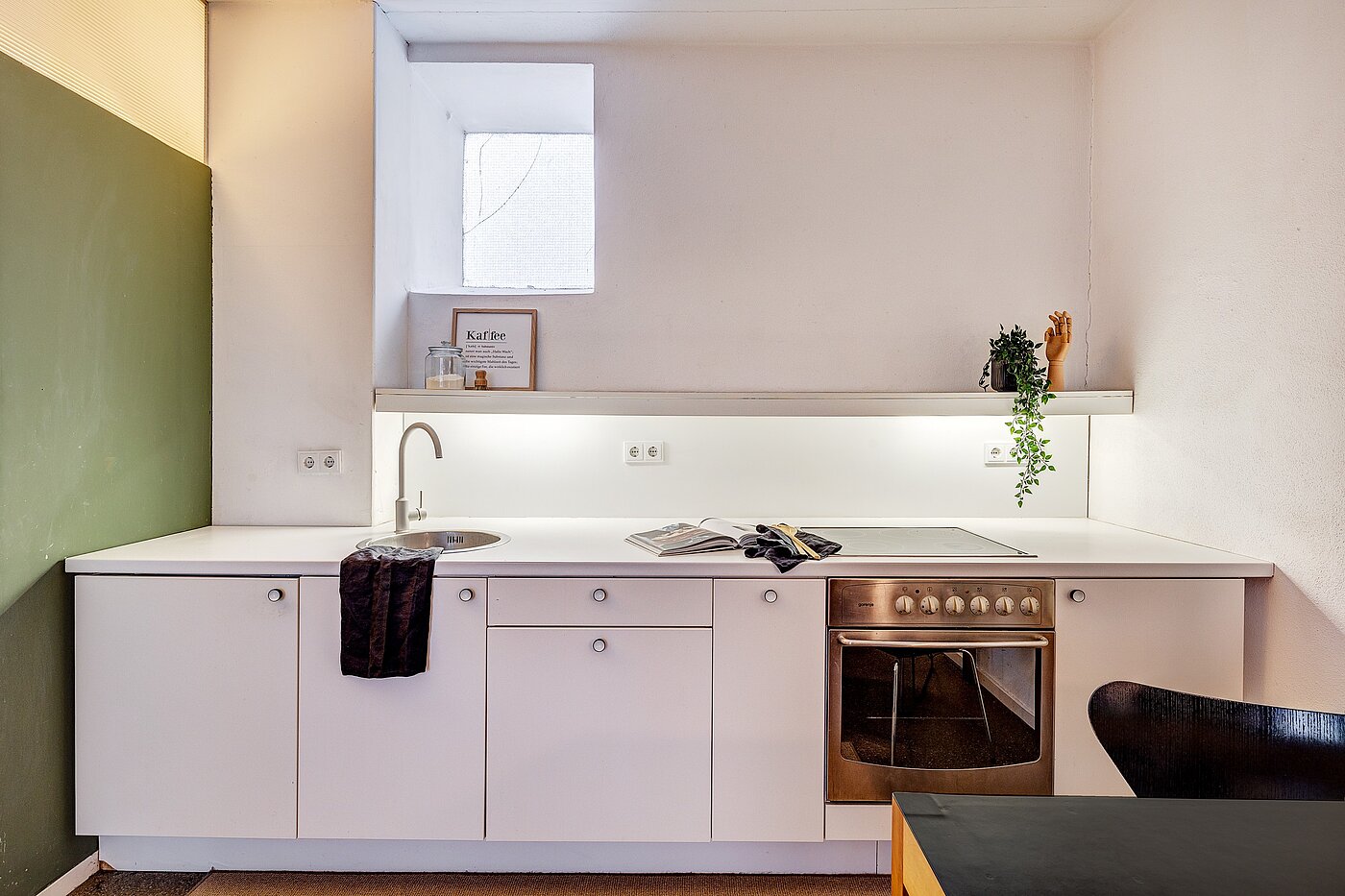 Loft apartment with 1 room | München-Isarvorstadt | 2211ML7 | Die breite Küchenzeile...