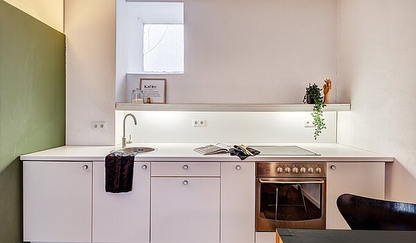 Loft apartment with 1 room | München-Isarvorstadt | 2211ML7 | Die breite Küchenzeile...
