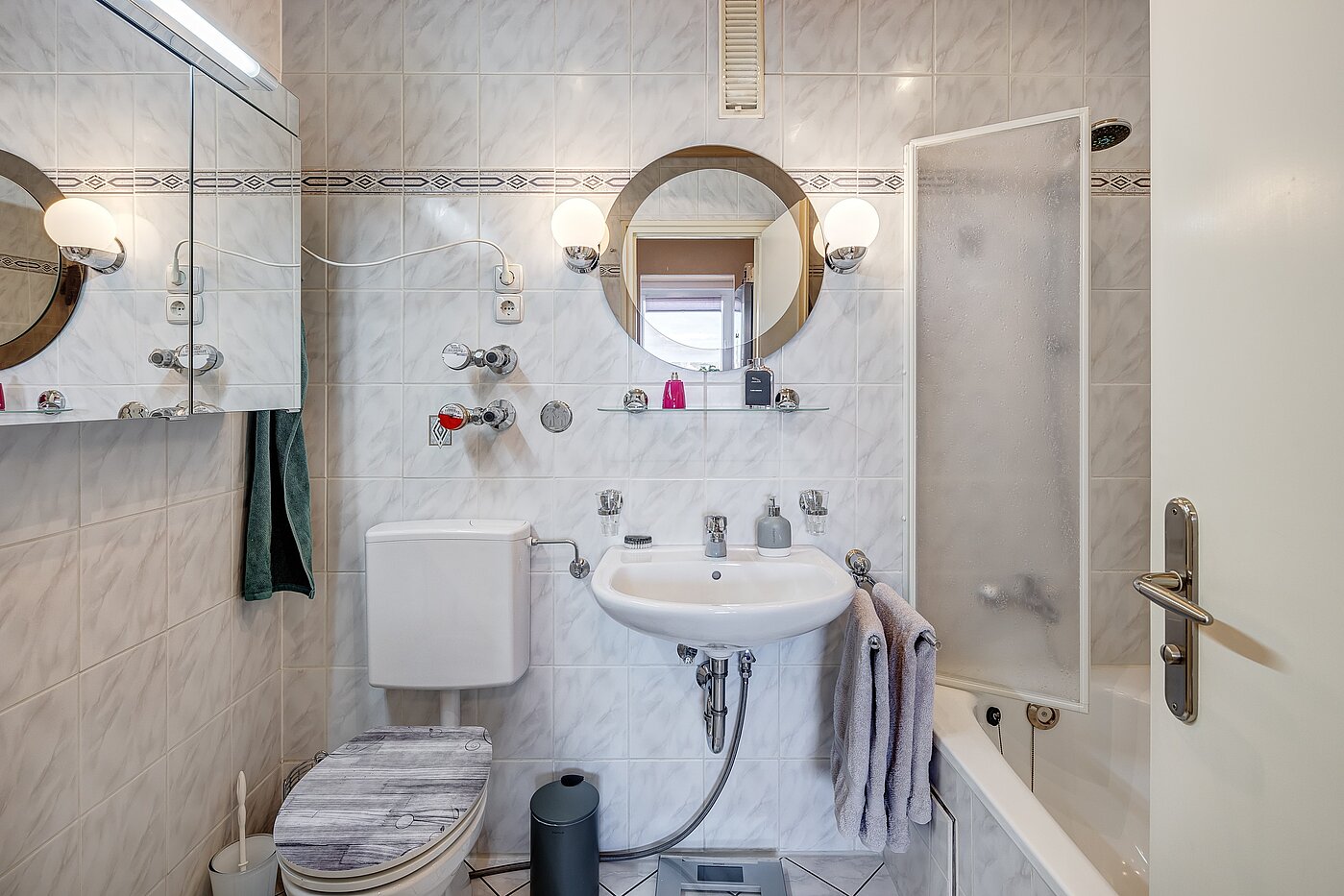 Apartment with 3 room | München-Feldmoching | 2201ML2 | Marmoriert gefliestes Wannenbad...