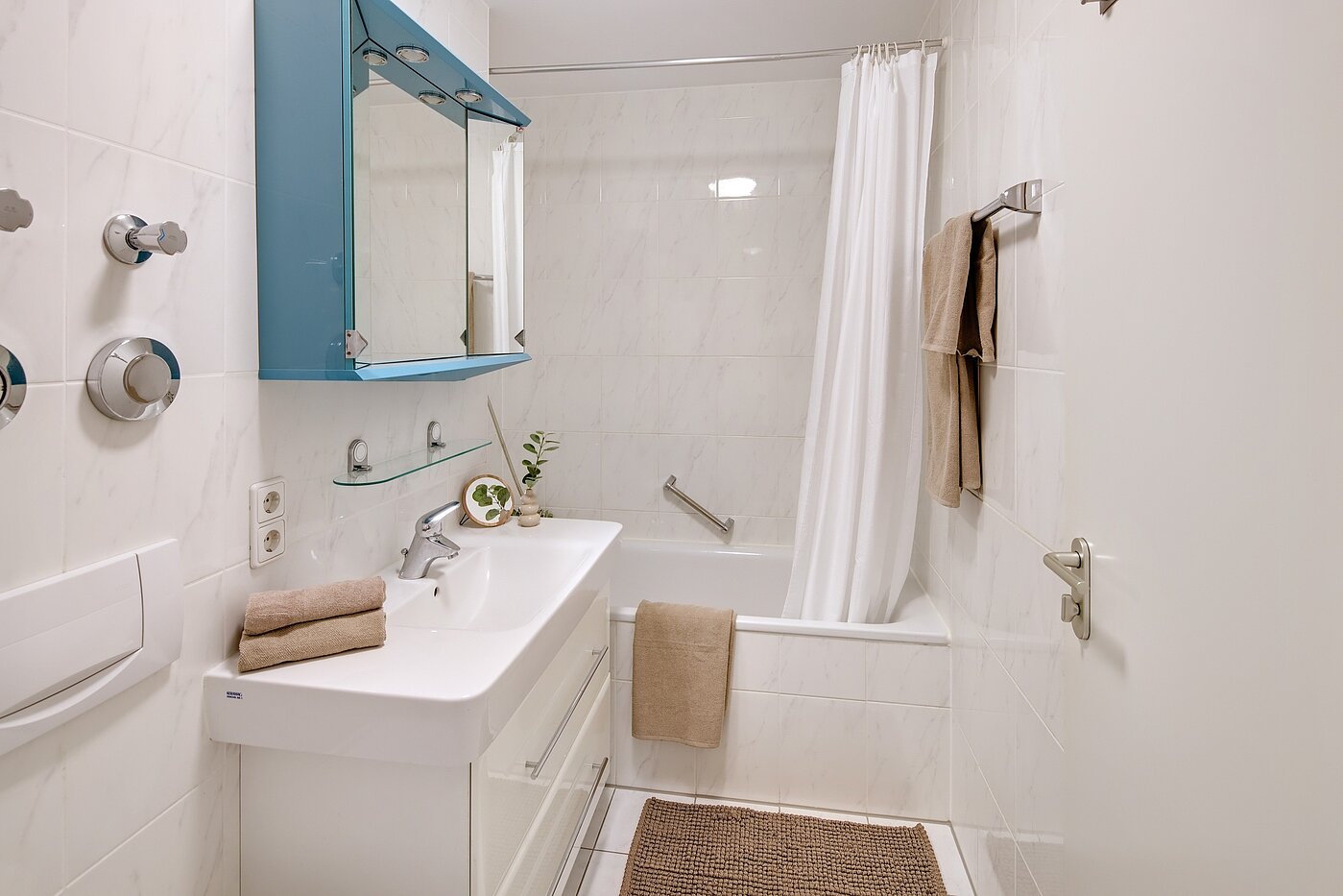 Maisonette with 4.5 room | 70295 | Badzimmer...