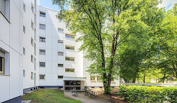Apartment with 2 room | München-Hadern | 704101 | Außenansicht zur Eingangsseite