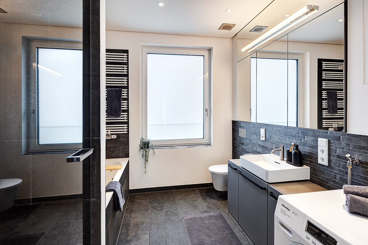 Attic Apartment with 2 room | München-Maxvorstadt | 701661 | Modernes Bad mit...