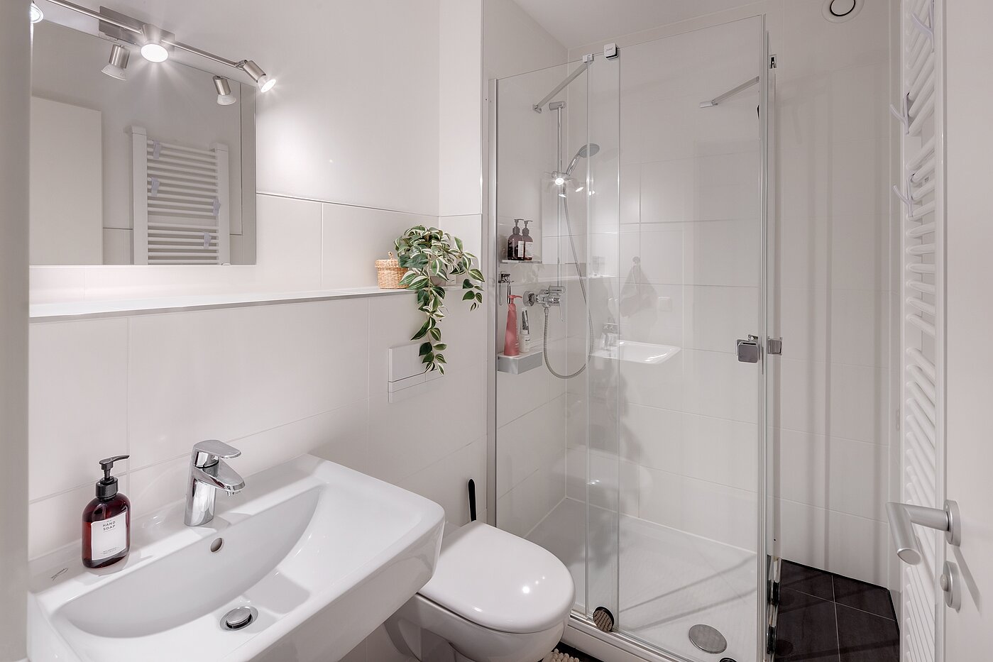 Apartment with 3 room | München-Ludwigsvorstadt | 70488 | Duschbad