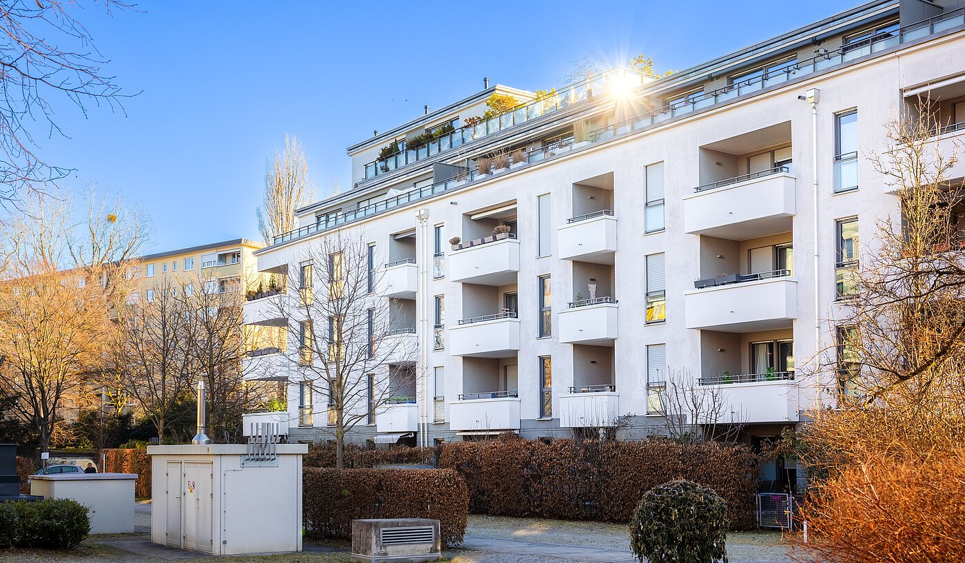 Apartment with 4 room | München-Bogenhausen | 70380 | Blick vom Innenhof aus