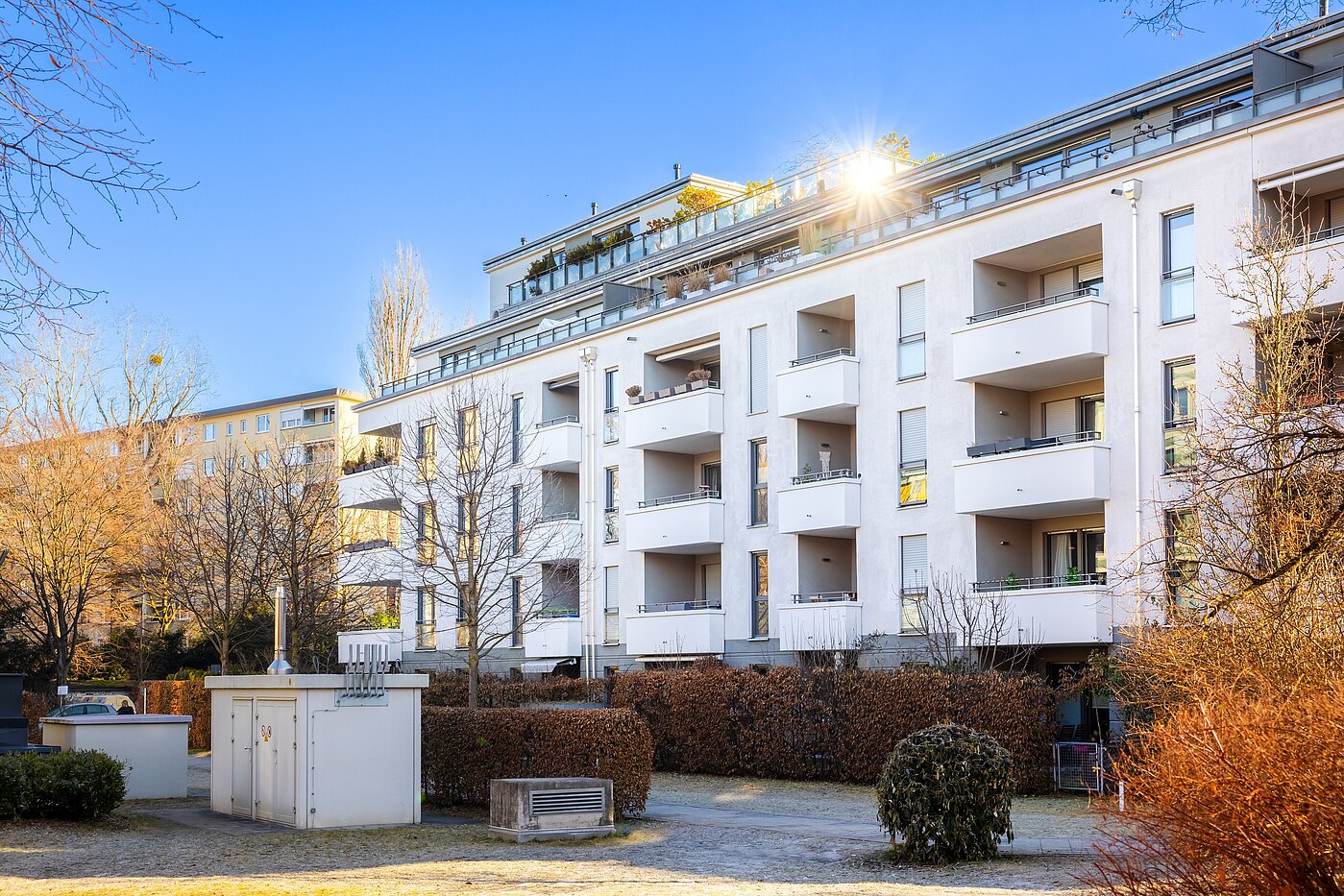 Apartment with 4 room | München-Bogenhausen | 70380 | Blick vom Innenhof aus