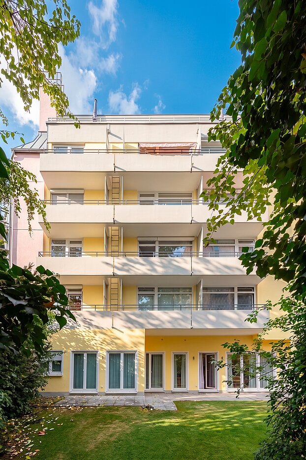 Ground floor apartment with 4 room | München-Neuhausen | 70471 | Ansicht vom Innenhof aus
