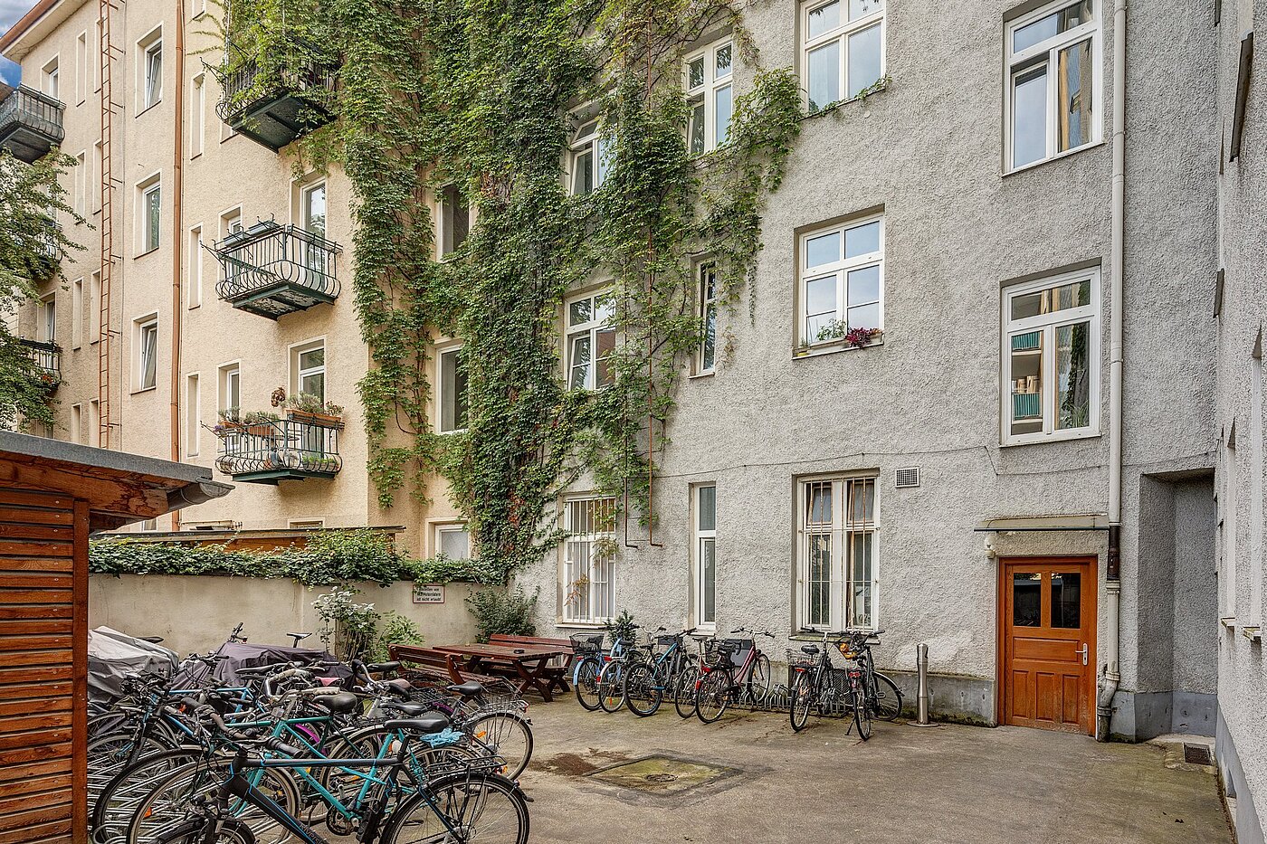 Apartment with 5 room | München-Au | 2009ML3 | Hof mit Fahrradstellplätzen