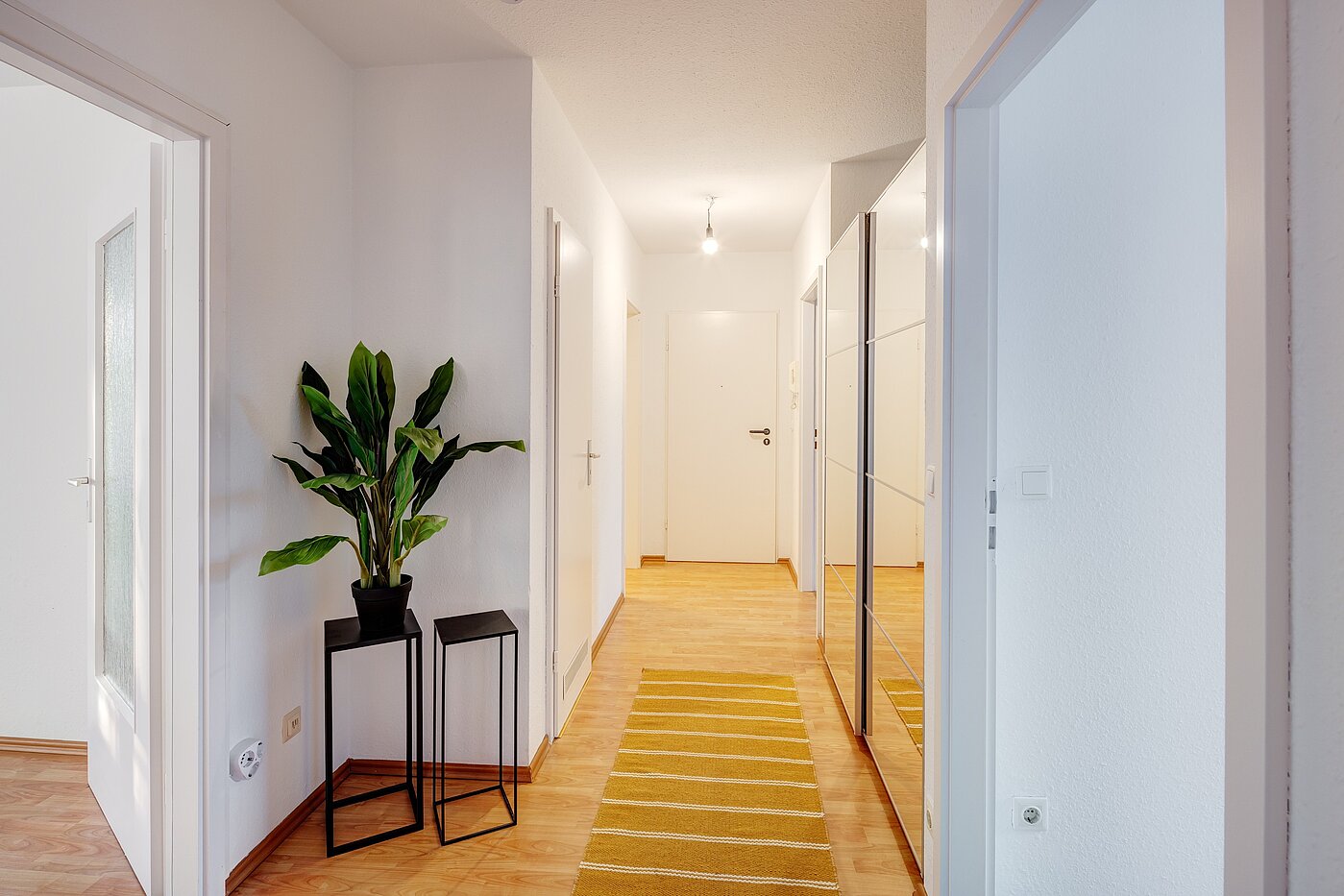 Apartment with 3 room | München-Bogenhausen | 70085 | Flur Blickrichtung Eingang