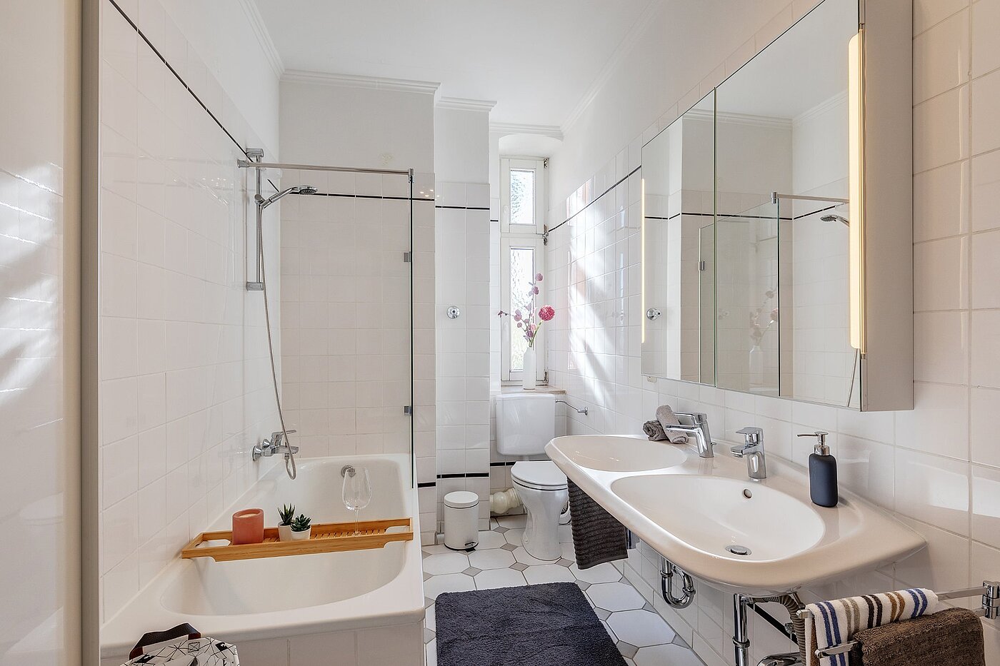 Apartment with 2 room | München-Neuhausen | 1910ML1 | Bad mit Fenster