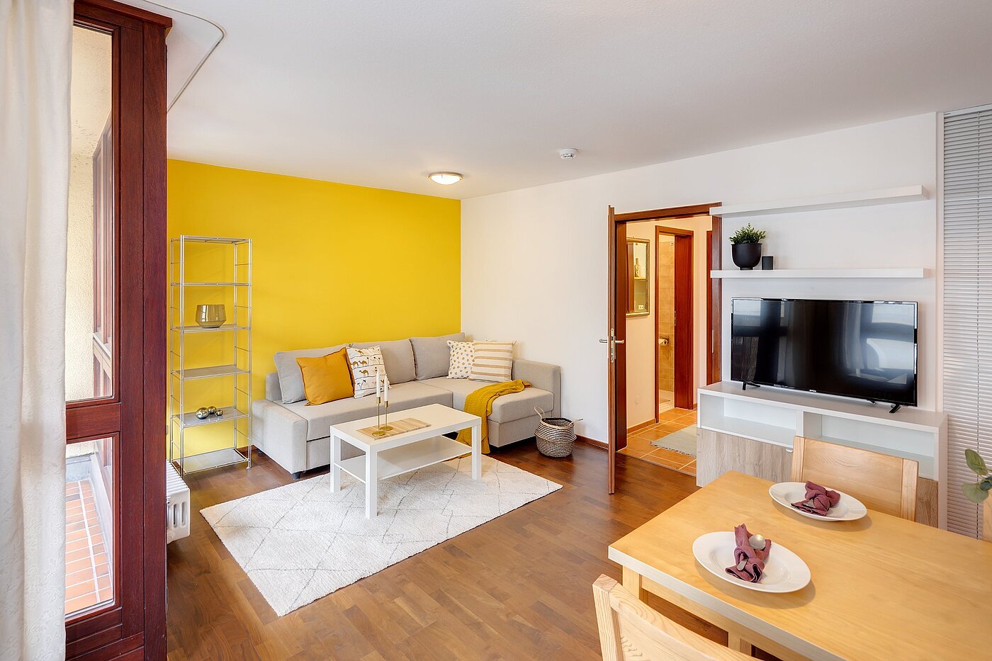 Apartment with 2 room | München-Neuhausen | 2012ML5 | ...heller Wohnbereich
