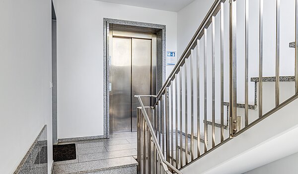 Apartment with 3 room | München-Neuhausen | 70489 | Edles Treppenhaus