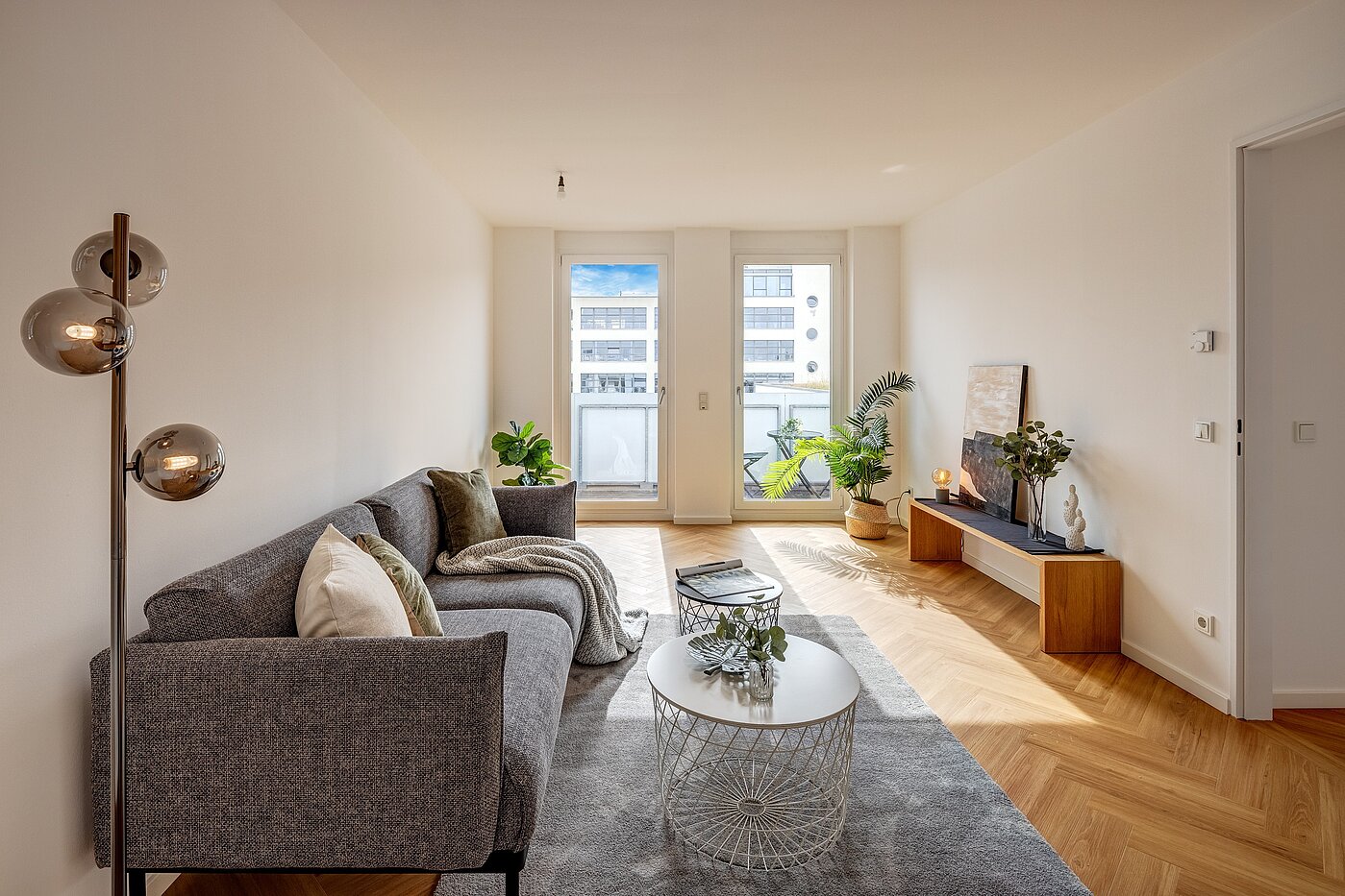 Apartment with 2.5 room | München-Schwanthalerhöhe | 2210ML2 | Lichtdurchflutetes Wohnzimmer