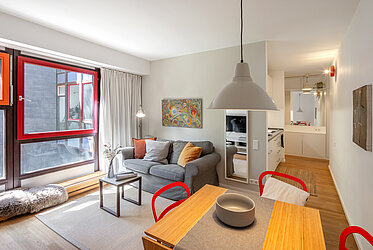 Available: 2-bedroom apartment in a historic, architect-designed building in Solln