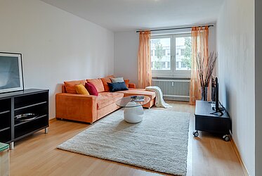 Near Goetheplatz: Move-in ready, fully furnished 3-room city apartment