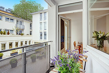 Maxvorstadt: Quiet location - 3-room apartment with loggia