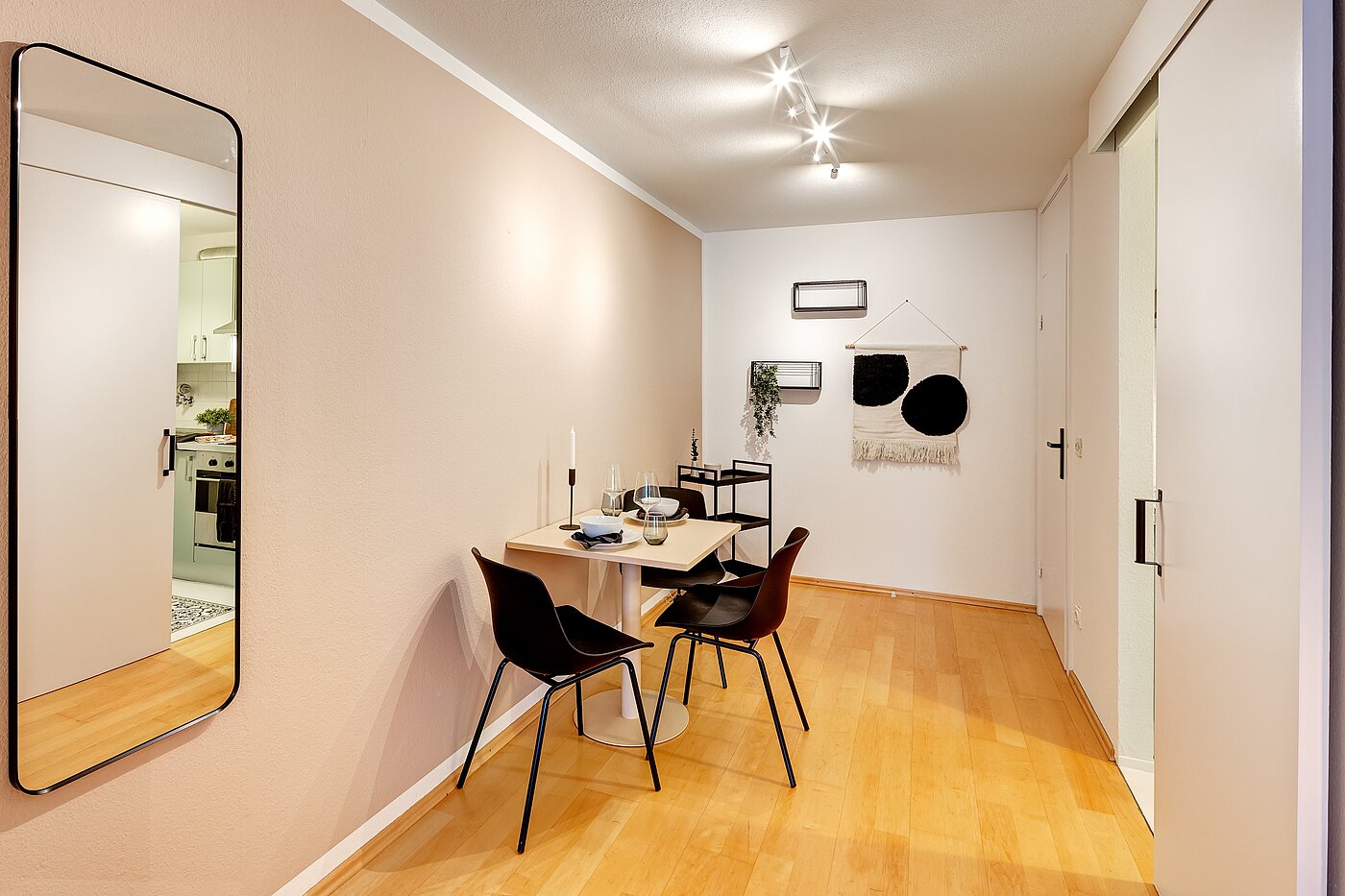 Apartment with 1 room | München-Maxvorstadt | 70132 | Ansprechende Essecke